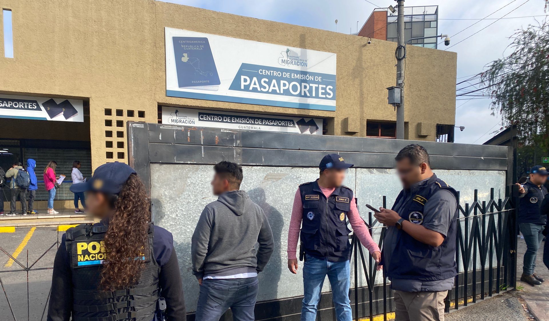 PNC y Migración realizan operativo de prevención en el Centro de Emisión de Pasaportes