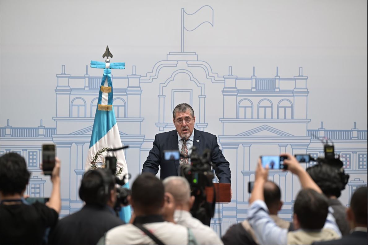 Presidente Bernardo Arévalo en conferencia de prensa.