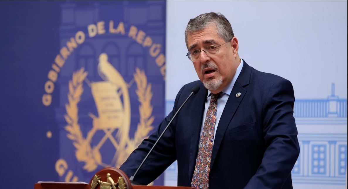 Presidente Bernardo Arévalo en conferencia de prensa
