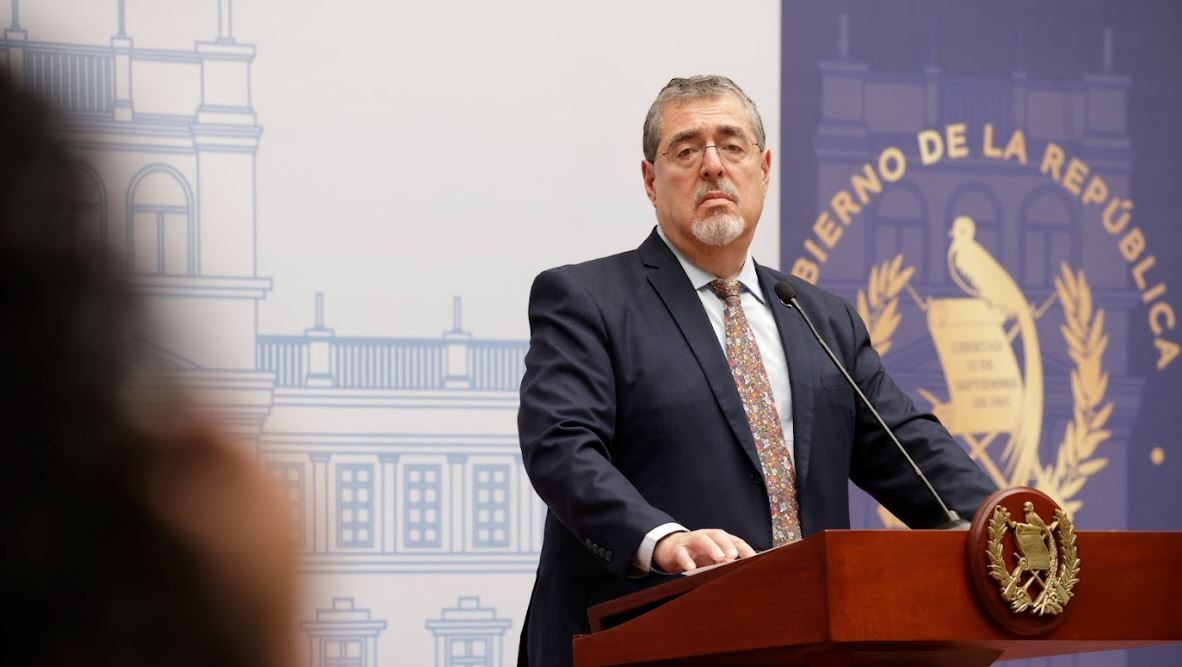 Presidente Bernardo Arévalo en conferencia de prensa, Palacio Nacional de la Cultura.