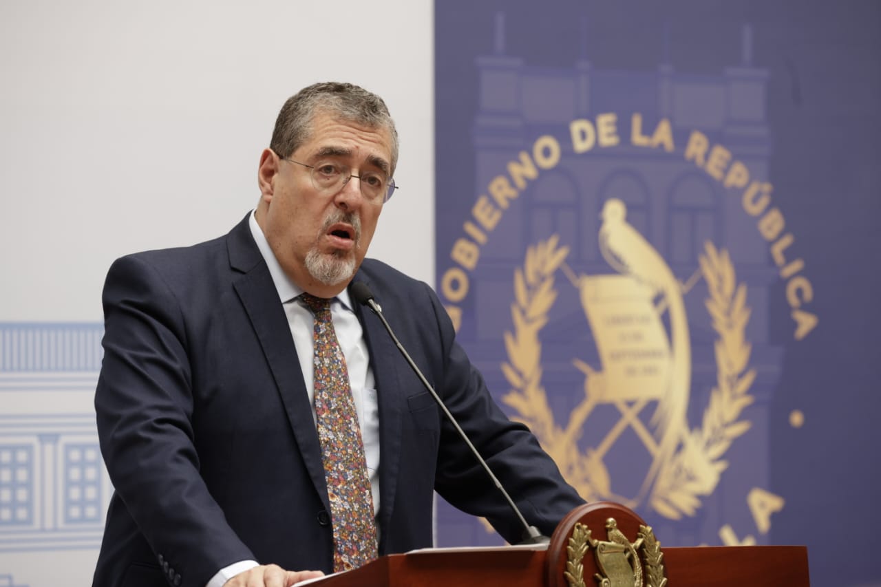 Presidente Bernardo Arévalo nombra gobernadores en 8 departamentos y devuelve 12 ternas
