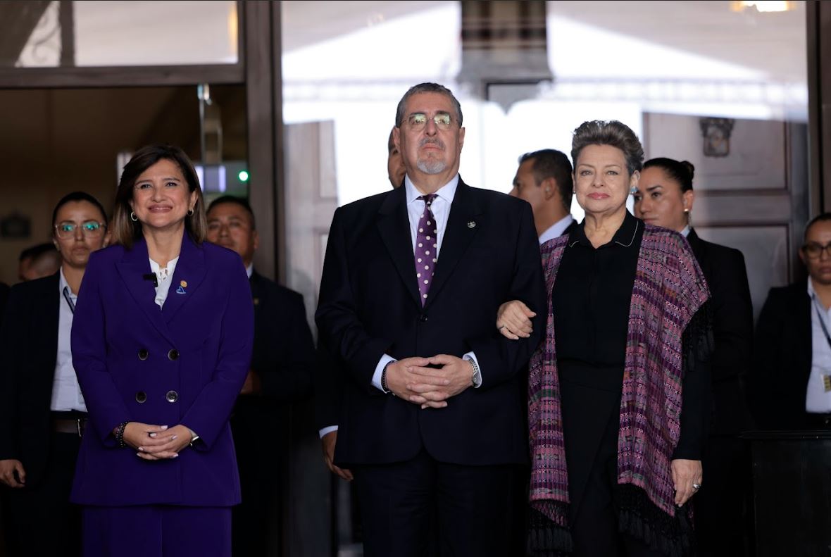 Presidente: “Junto a mí se encuentran mujeres que lideran el rumbo del país”