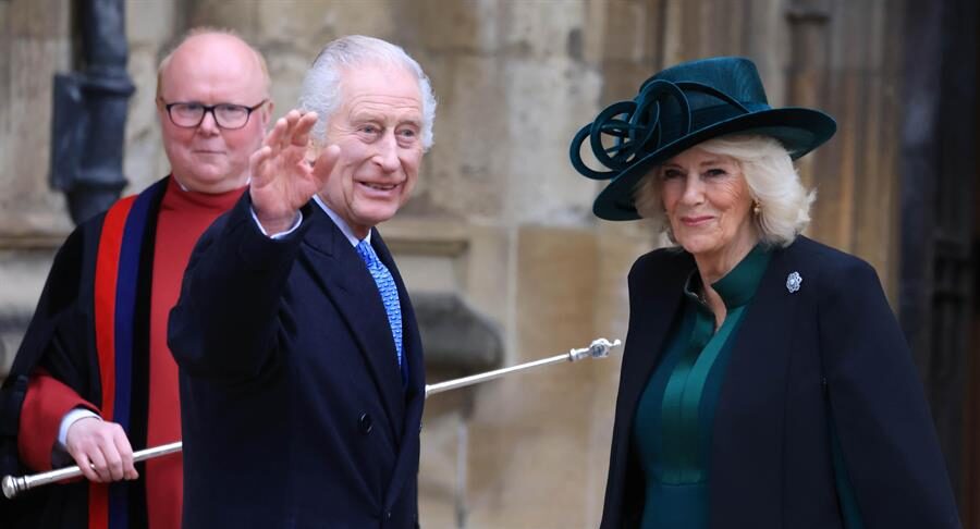 El rey Carlos III reaparece sonriente para desear felices Pascuas