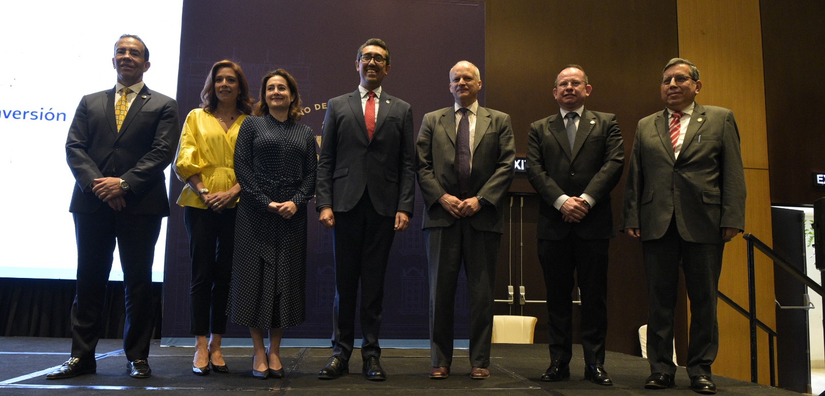 Gobierno y sector privado optimistas por calificación de riesgo país