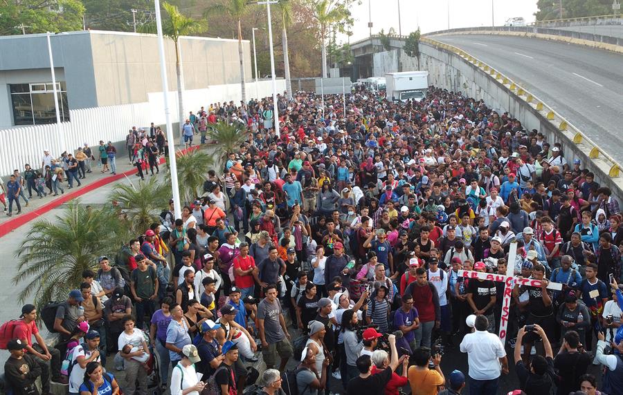 “Viacrucis” de 3 mil personas migrantes parte de Chiapas para pedir mejores políticas
