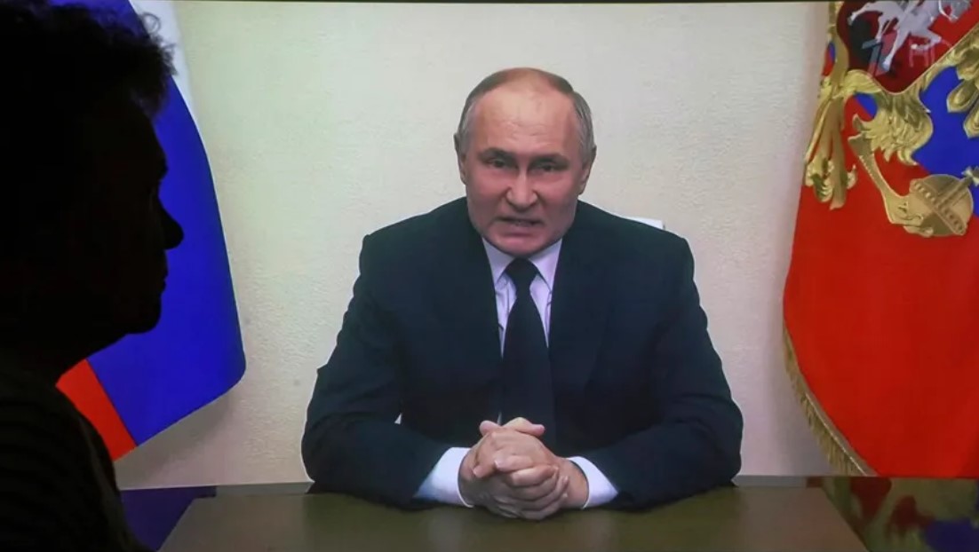 Putin clama venganza contra quienes encargaron el “salvaje” ataque en Moscú