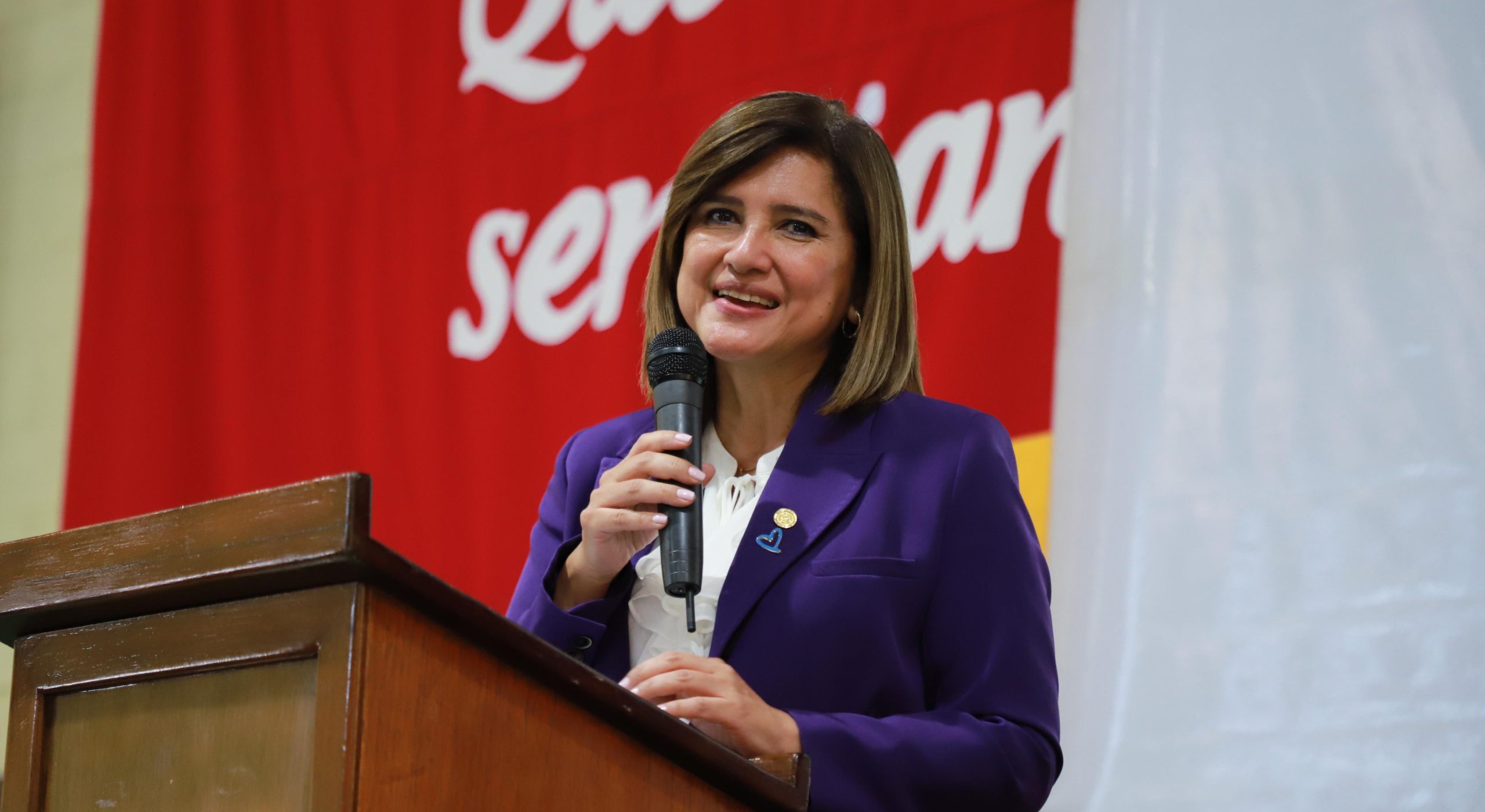 Vicepresidenta Herrera platicó con niñas del Colegio Belga. /Foto: Vicepresidencia de la República.