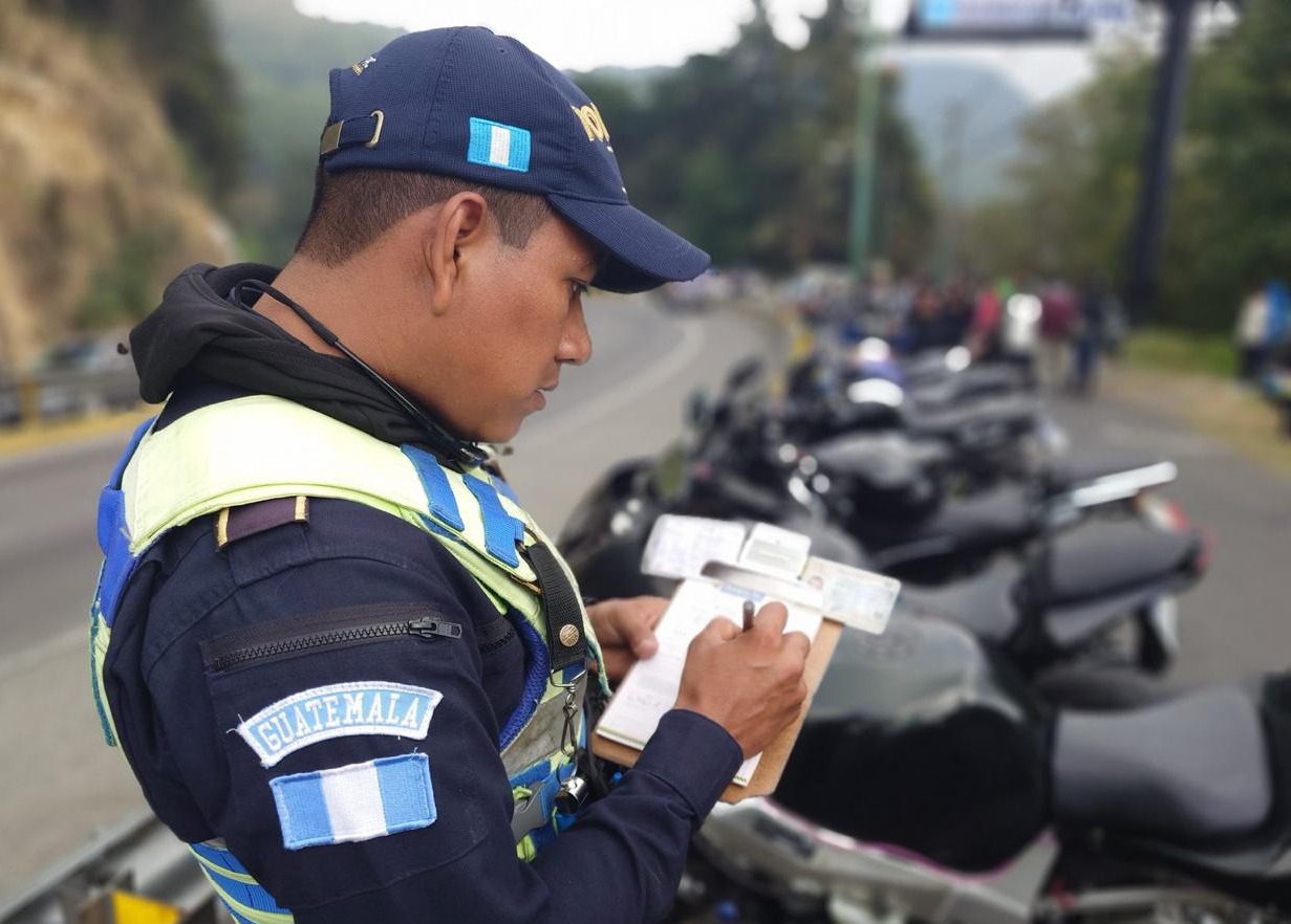 PNC impone 54 multas a conductores de motocicletas por ruido estridente y falta de documentos