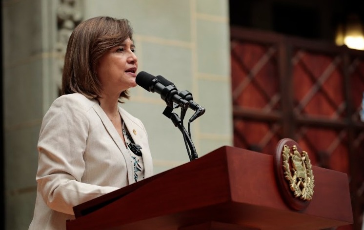 Vicepresidenta Karin Herrera aborda la importancia del agua, en la Cumbre Plurinacional del Agua