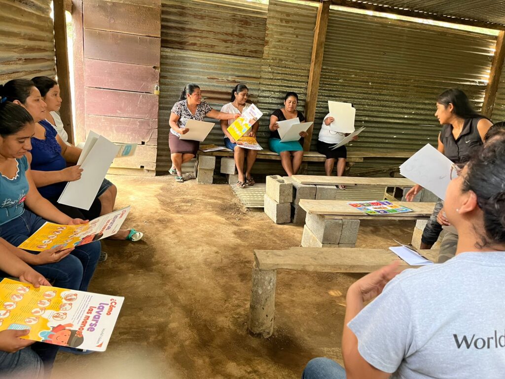 Escuelas comunitarias de nutrición son espacios para abordar buenas prácticas de alimentación. /Foto: Sesan.