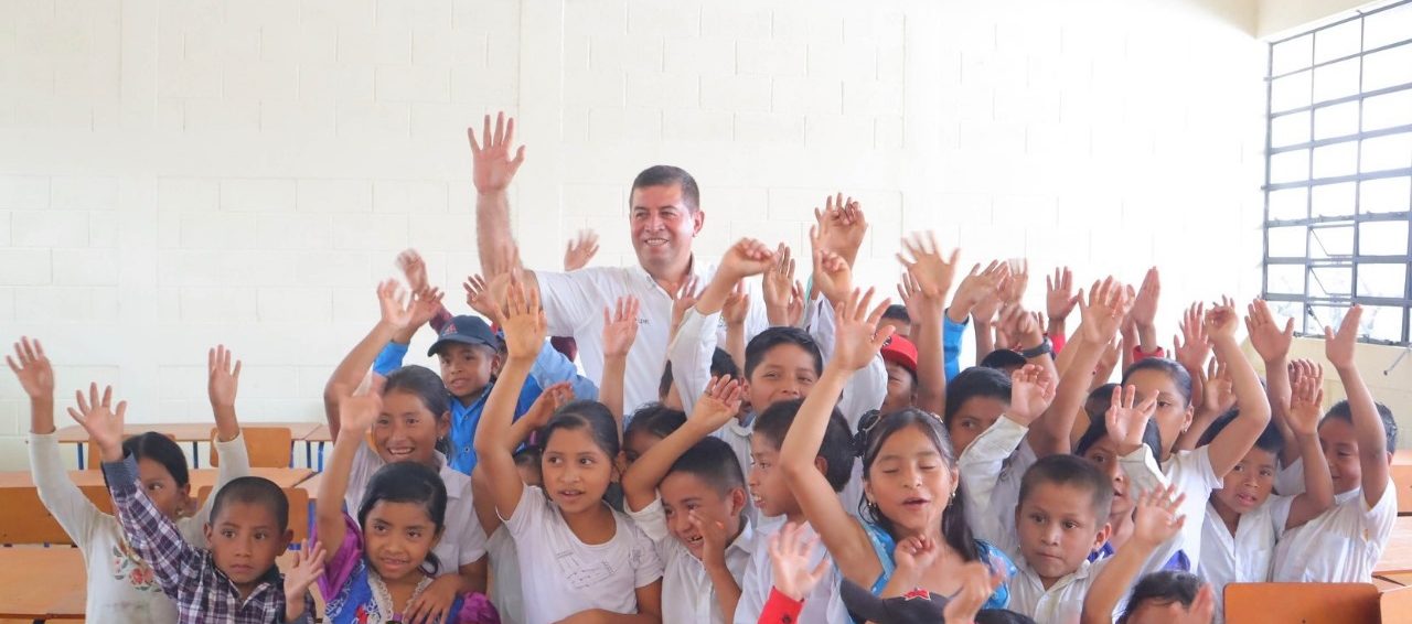 Niños cuentan con nueva escuela en aldea El Limón, Camotán