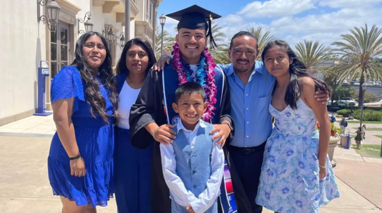 Padres de familia inmigrantes estudian en Estados Unidos. / Foto: Telemundo San Diego.