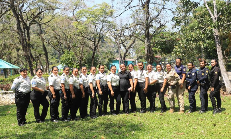 Destacan labor de la mujer policía en Izabal