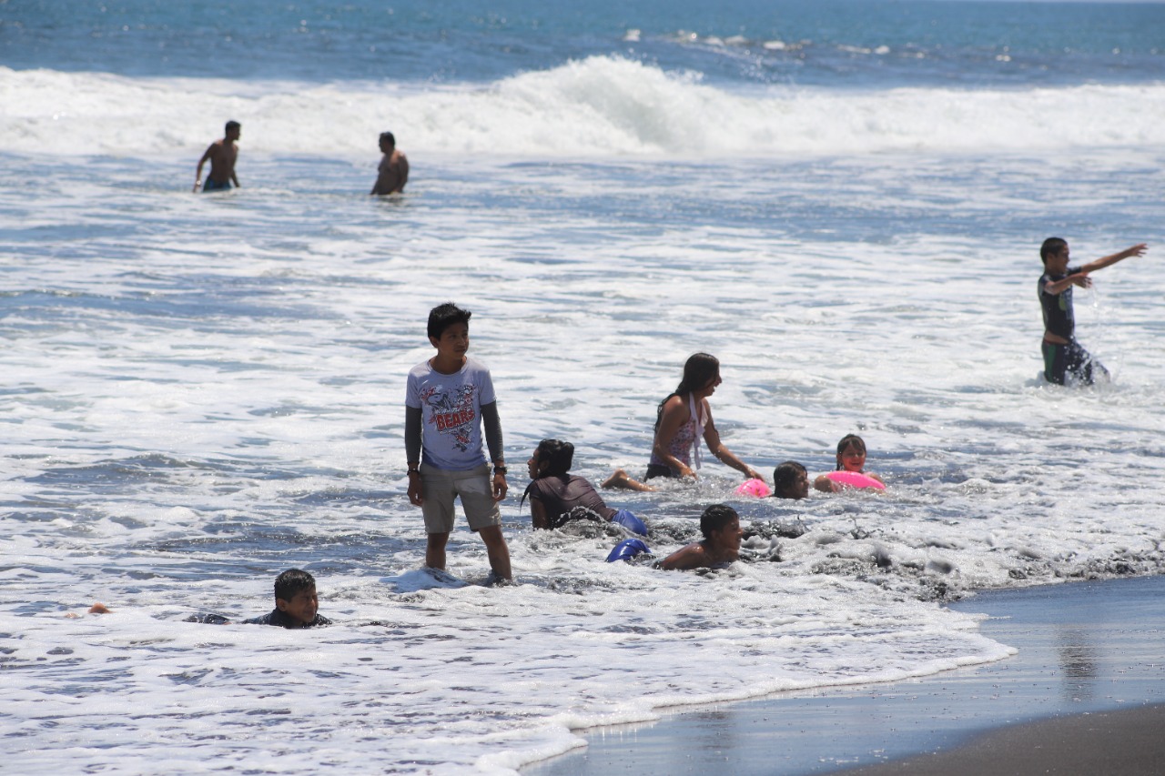 Cuida tu salud al estar en las playas. / Foto: MARN.
