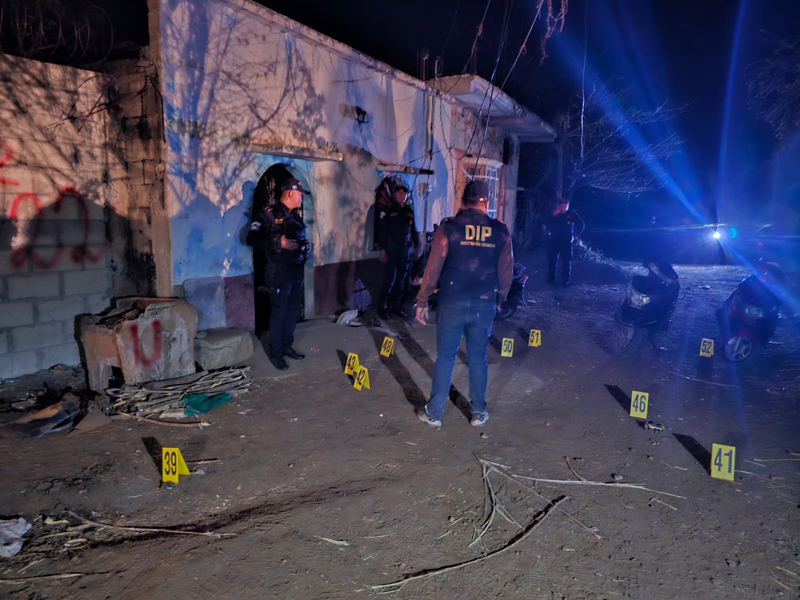 Tiroteo frente a guarida en Jutiapa culmina con capturas y decomisos