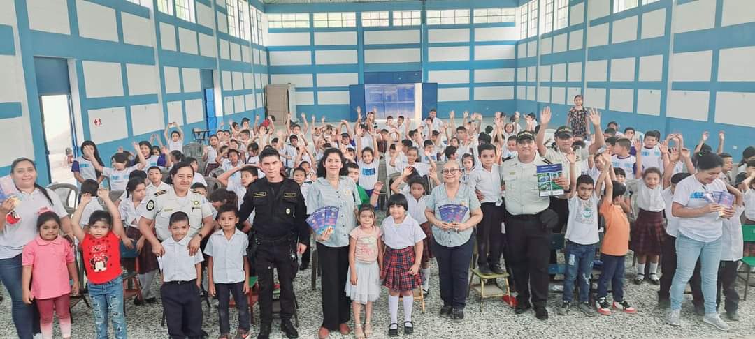 Capacitan a estudiantes sobre prevención del delito en Jutiapa