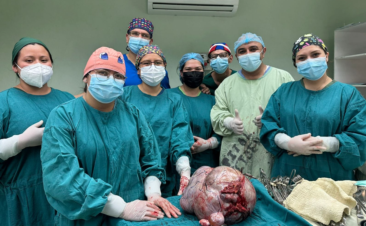 Salvan a embarazada de un tumor gigante en el Hospital Regional de Occidente
