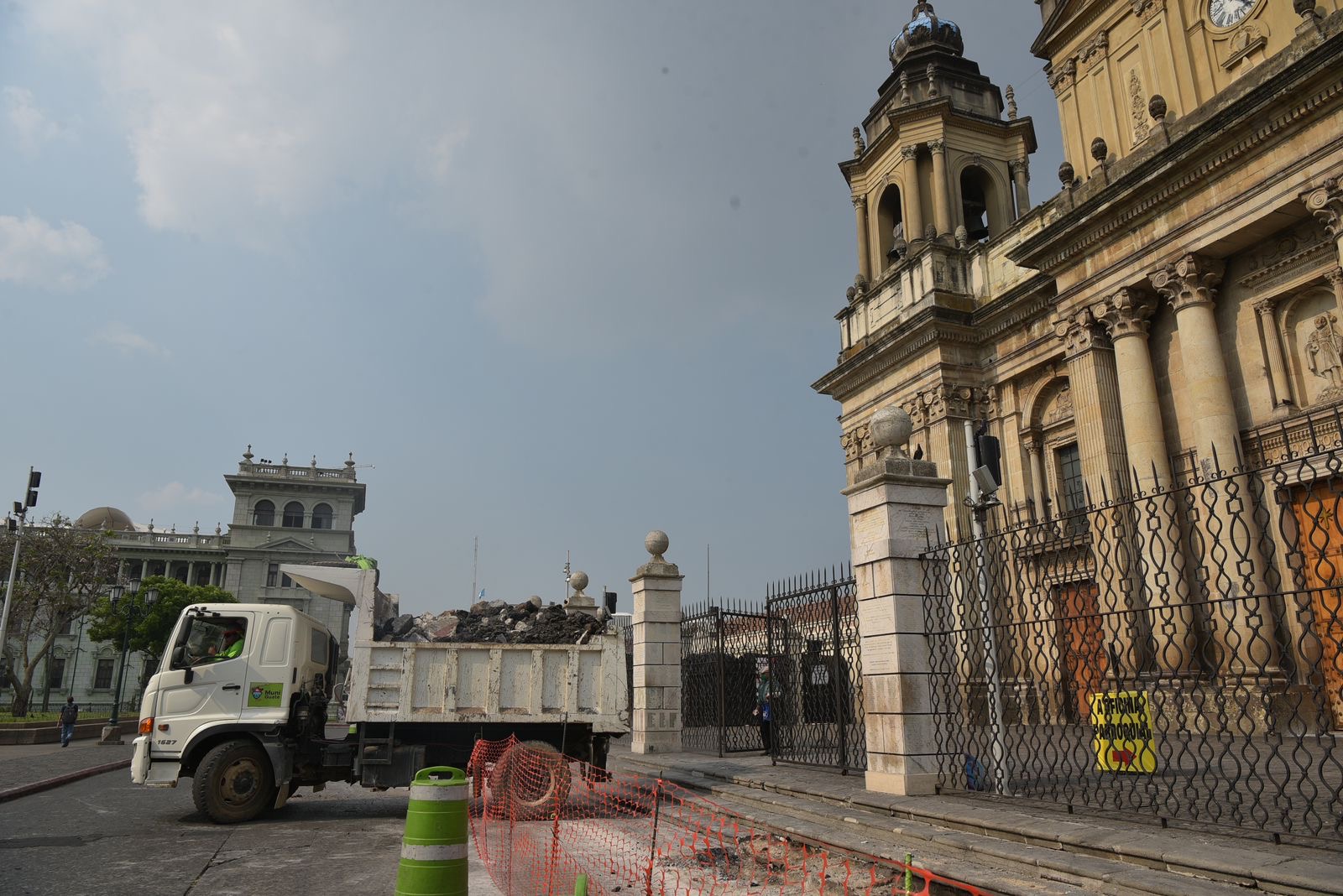 Empiezan mejoramiento en el atrio de Catedral Metropolitana