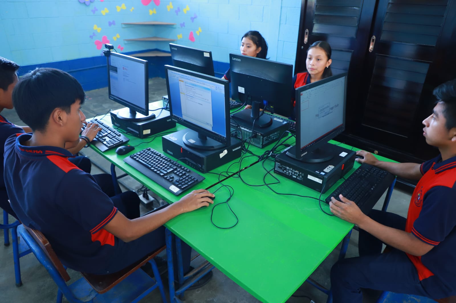 De continuar mejorando la calidad del aire, la comunidad estudiantil podrá regresar a clases presenciales. /Foto: Mineduc