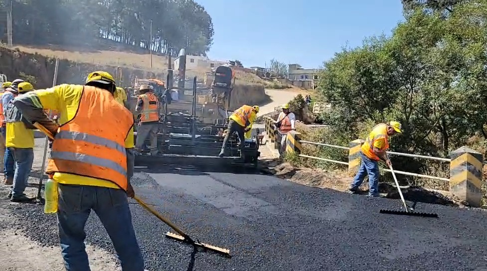 Avanzan los trabajos de mejoramiento de tramo carretero en Sololá