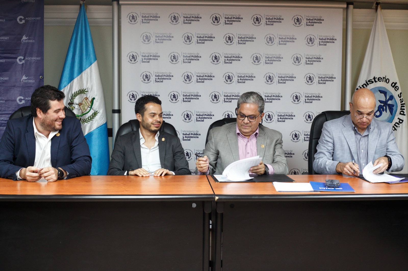 Autoridades de salud se unen a las acciones para la simplificación de trámites. /Foto: MSPAS