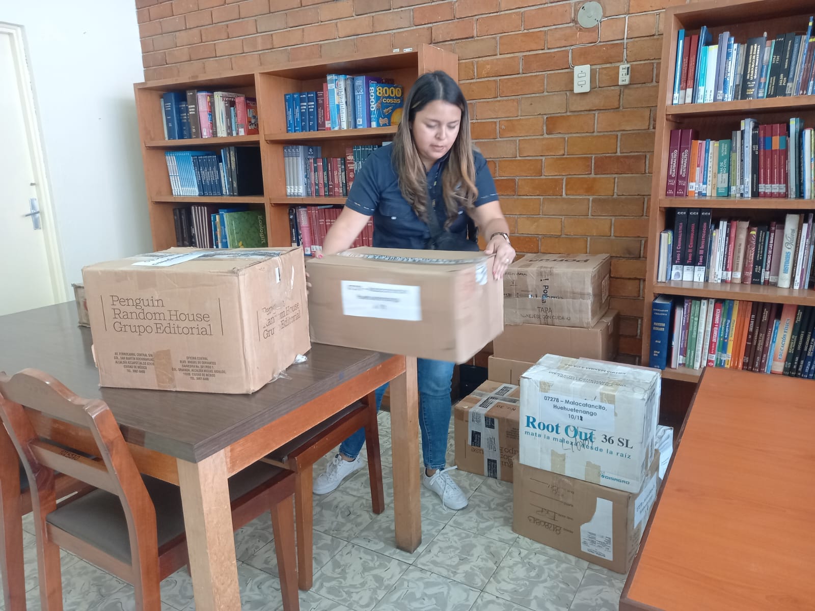 Mil libros son distribuidos en bibliotecas de Huehuetenango