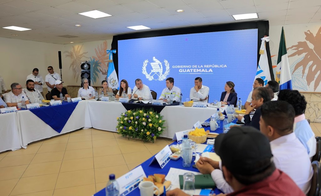 Infraestructura, medio ambiente y salud, principales temas de la reunión del presidente Arévalo con alcaldes de Petén