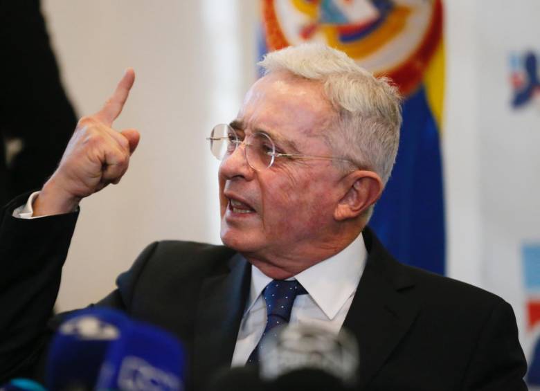 La Fiscalía colombiana llevará a juicio a Uribe por soborno de testigos y fraude procesal