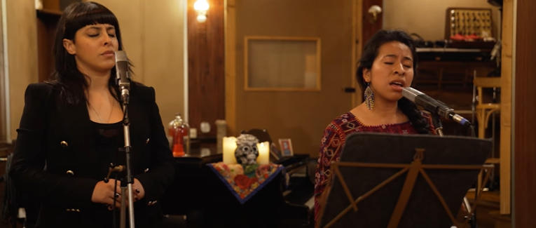 Fille de Feu, nueva joya musical de Sara Curruchich y Carmen María Vega