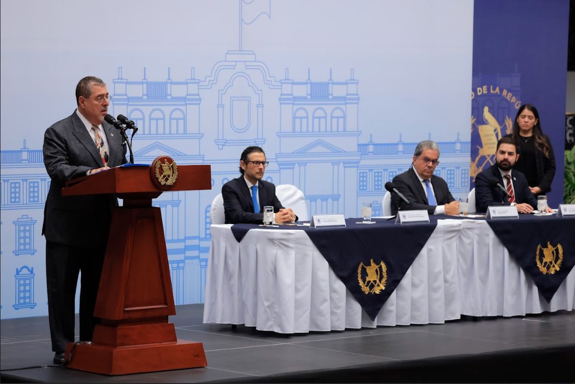 Conferencia de prensa por contrato anómalo de la compra de las vacunas Sputnik en 2021.