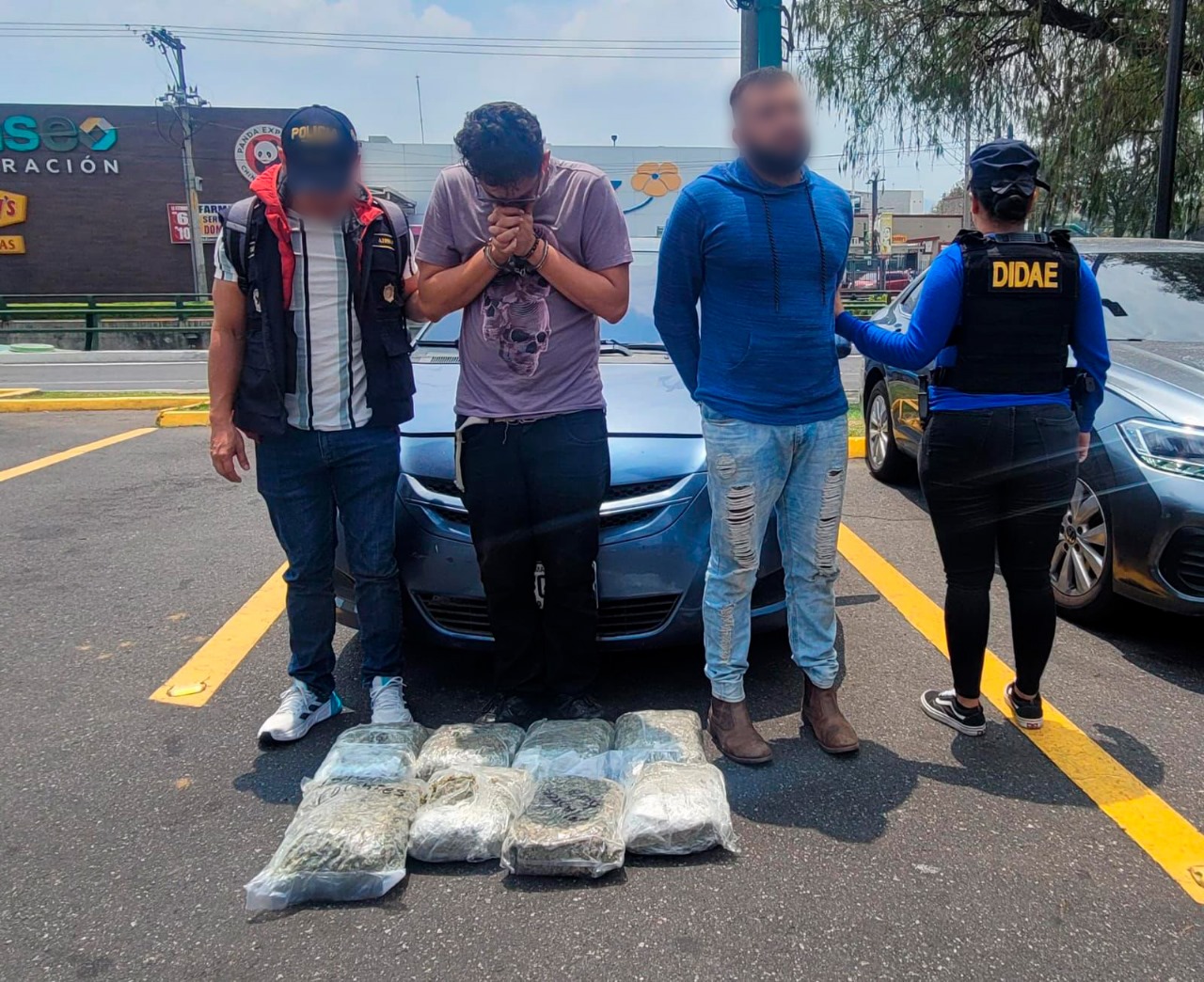 Capturan a dos hombres que transportaban 14 libras de marihuana en la zona 9