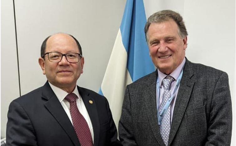 Embajador de Guatemala y el director de ISEN de Argentina.