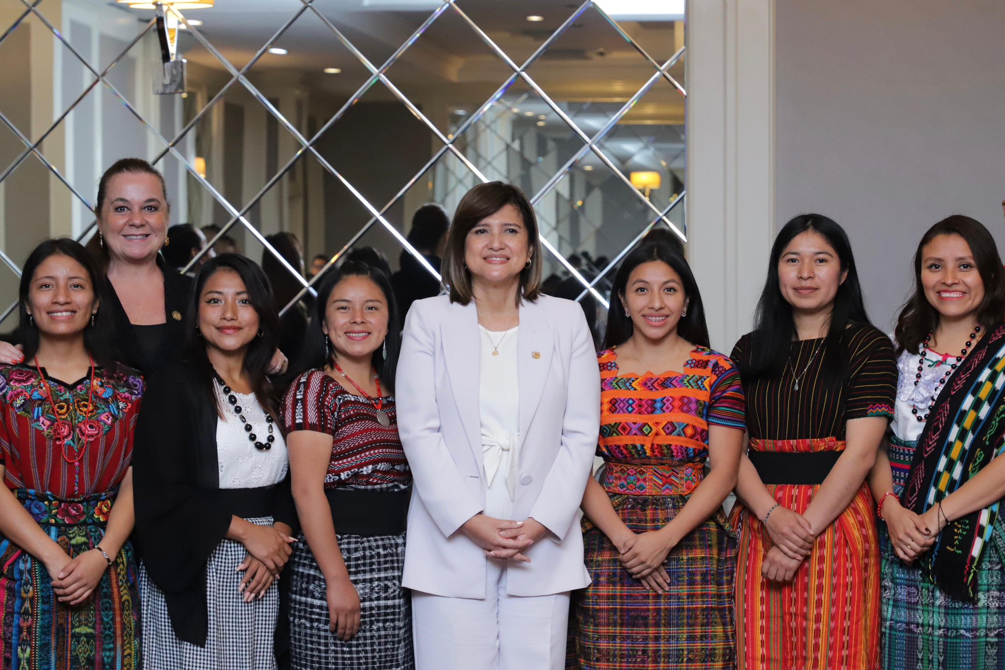 Vicepresidenta participó en la 4a. cohorte de Escuela de Oportunidades. /Foto: Vicepresidencia de Guatemala