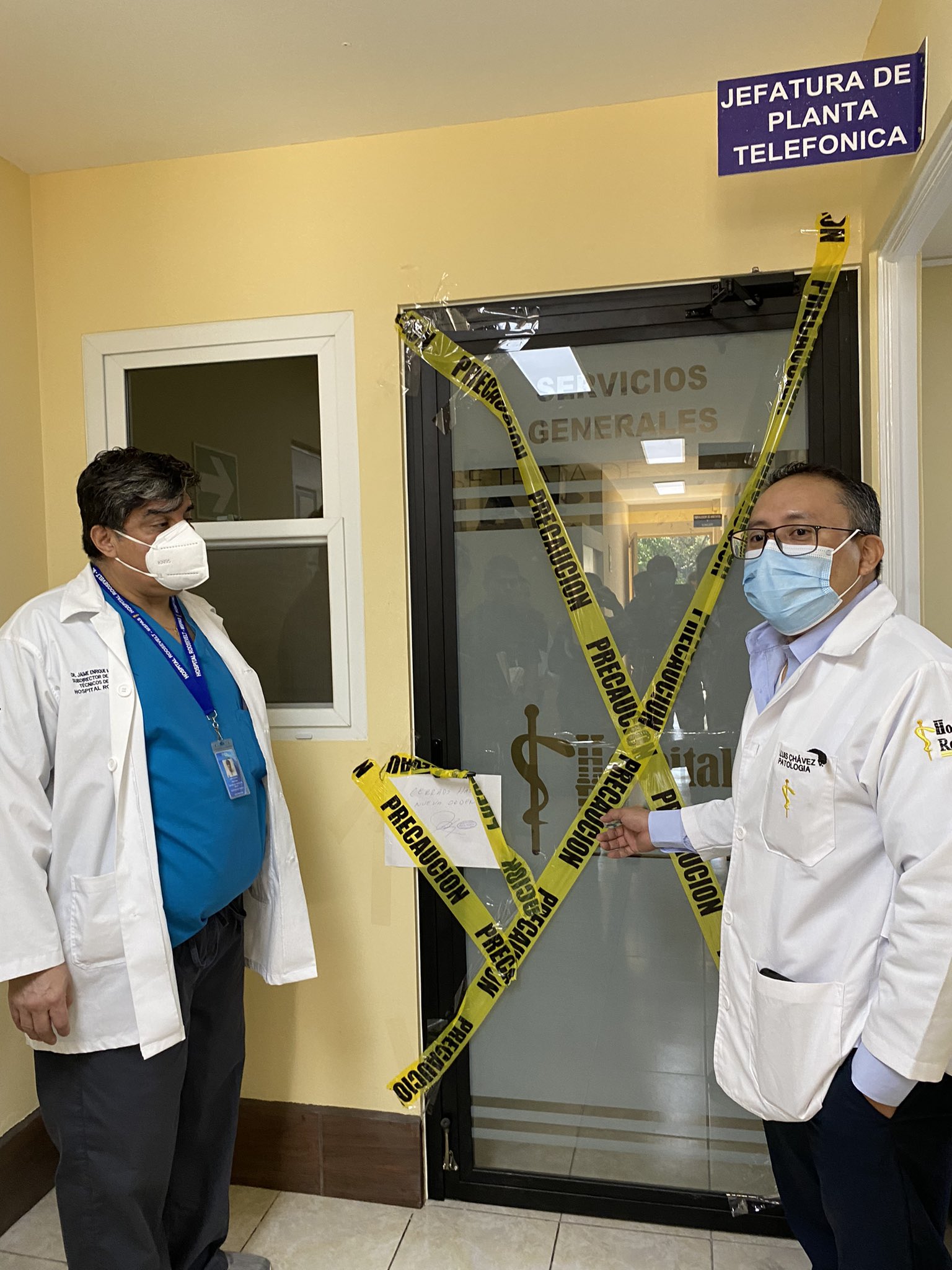 Autoridades del Roosevelt cerraron desde el pasado viernes diversas oficinas en continuidad al caso de sustracción de documentos. /Foto: Hospital Roosevelt