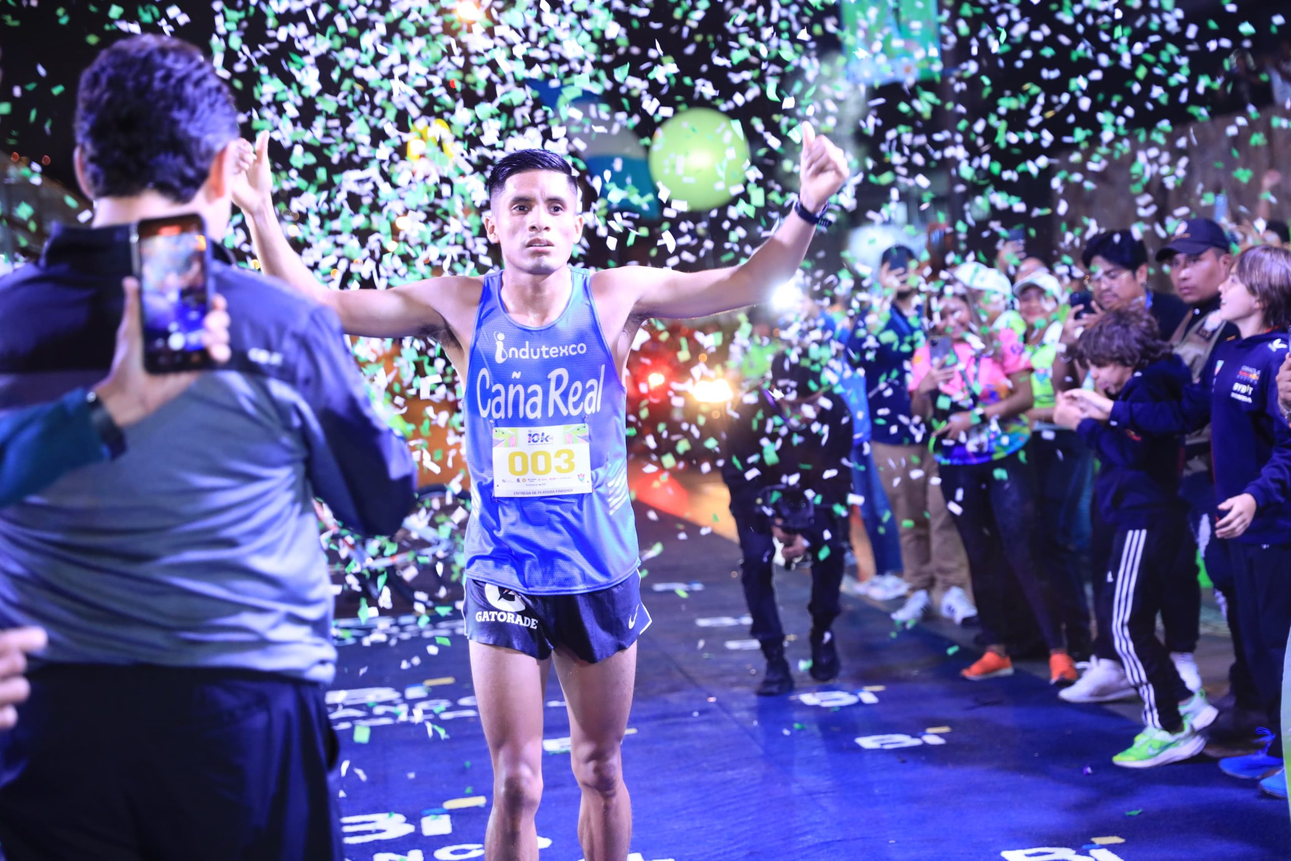 Mario Pacay y Sandra Raxón dominan la 10K nocturna