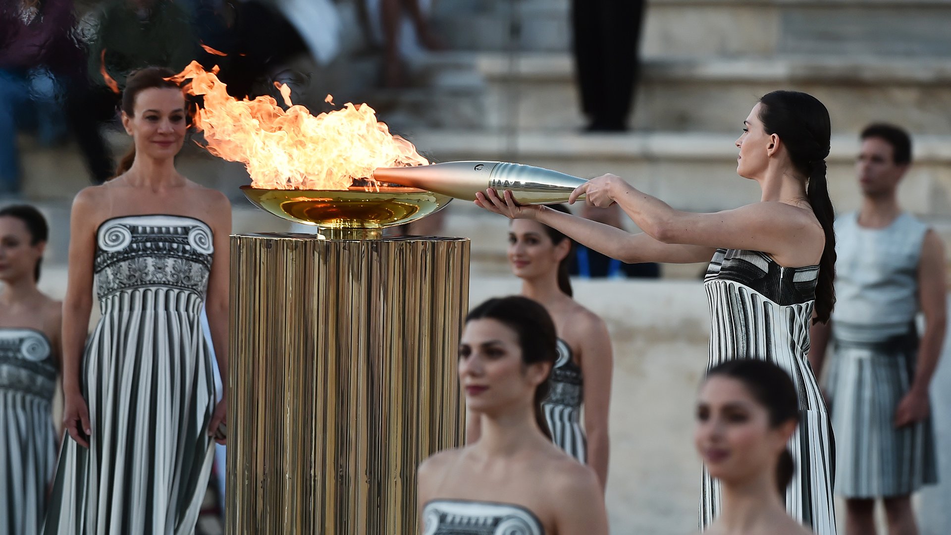 La llama olímpica deja Grecia y pone rumbo a Francia a menos de 100 días de los Juegos