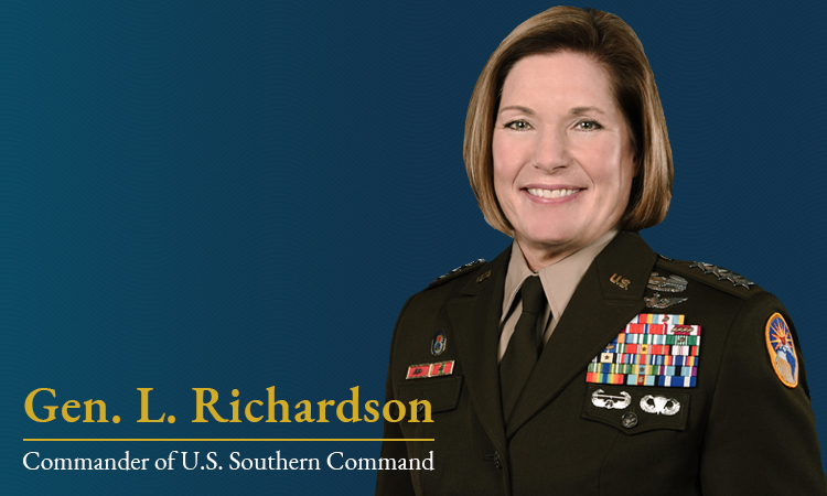 La General Laura Richardson es la primera general mujer que lidera el Comando Sur de los USA. /Foto: US Embassy