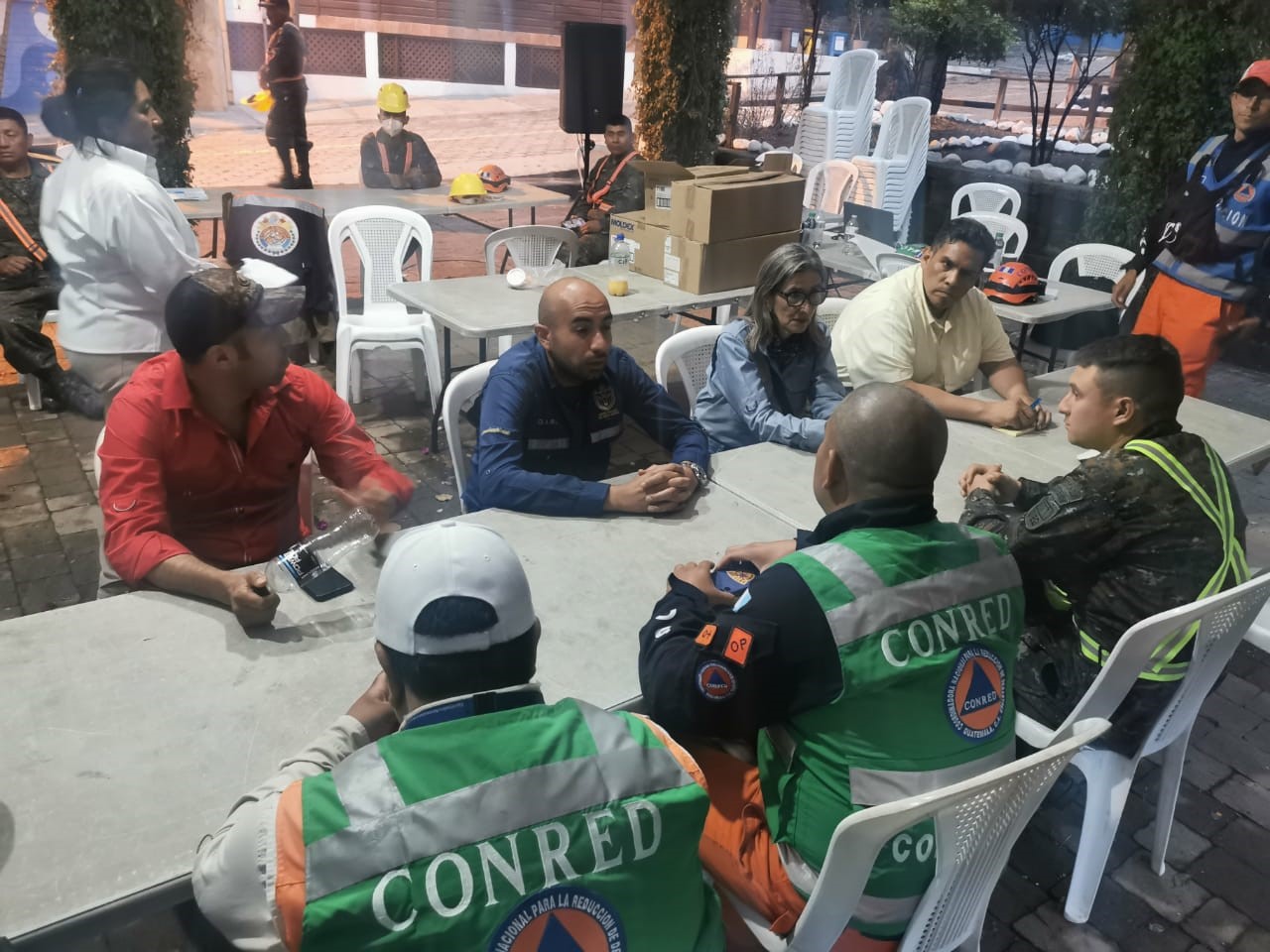 Lluvia ayudó a reducir el incendio en el vertedero de AMSA y 60% ya está controlado