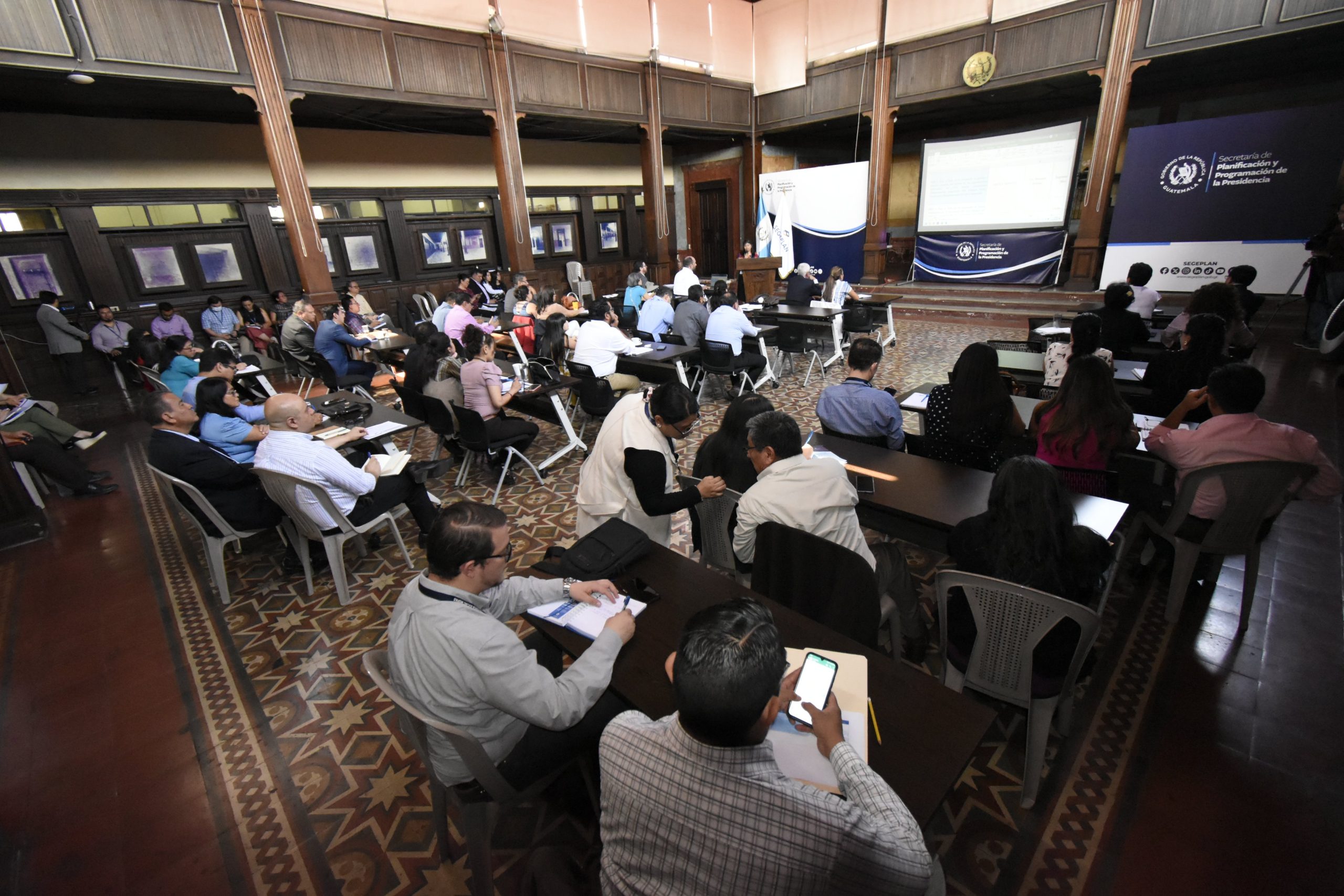 Instituciones públicas formulan Resultados Estratégicos 2025-2029 que responden a necesidades del territorio