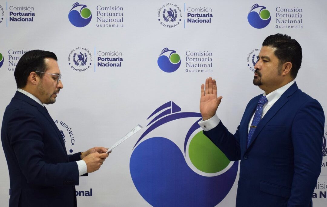Juramentan a nuevo director de la Comisión Portuaria Nacional