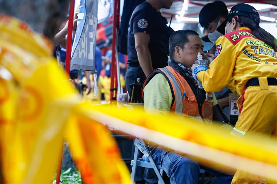 Taiwán: buscan a más de 600 personas atrapadas o desaparecidas luego del sismo