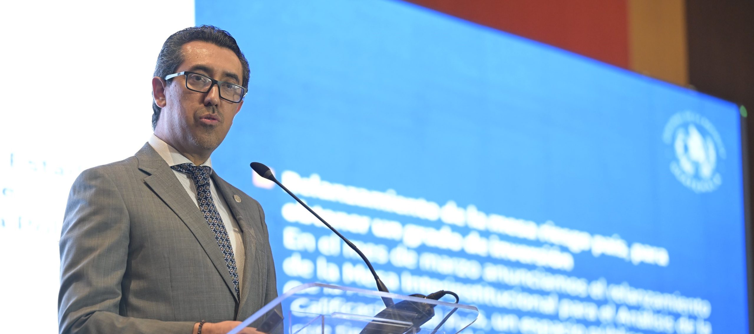 Minfin insta al sector privado a contribuir a la mejora de la calificación de riesgo país