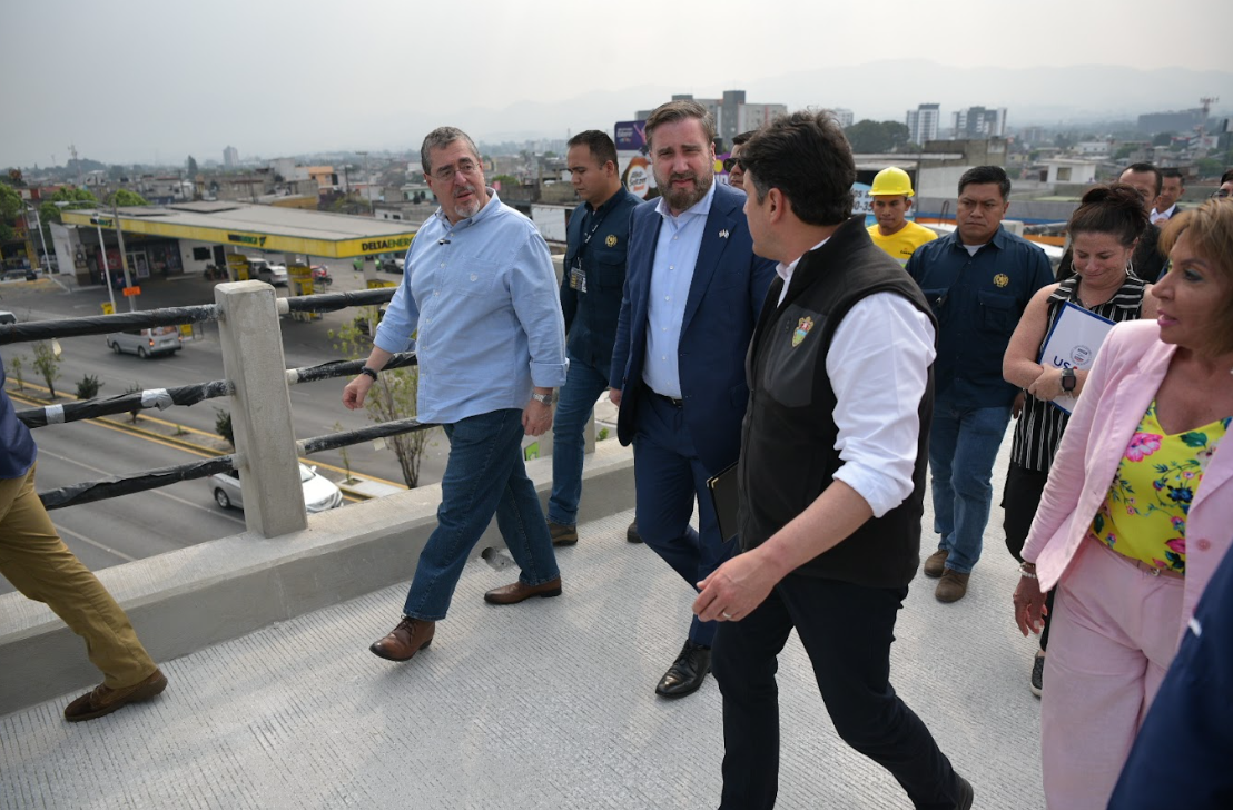 Presidente Bernardo Arévalo participa en supervisión de obra destinada a la línea blanca del metro