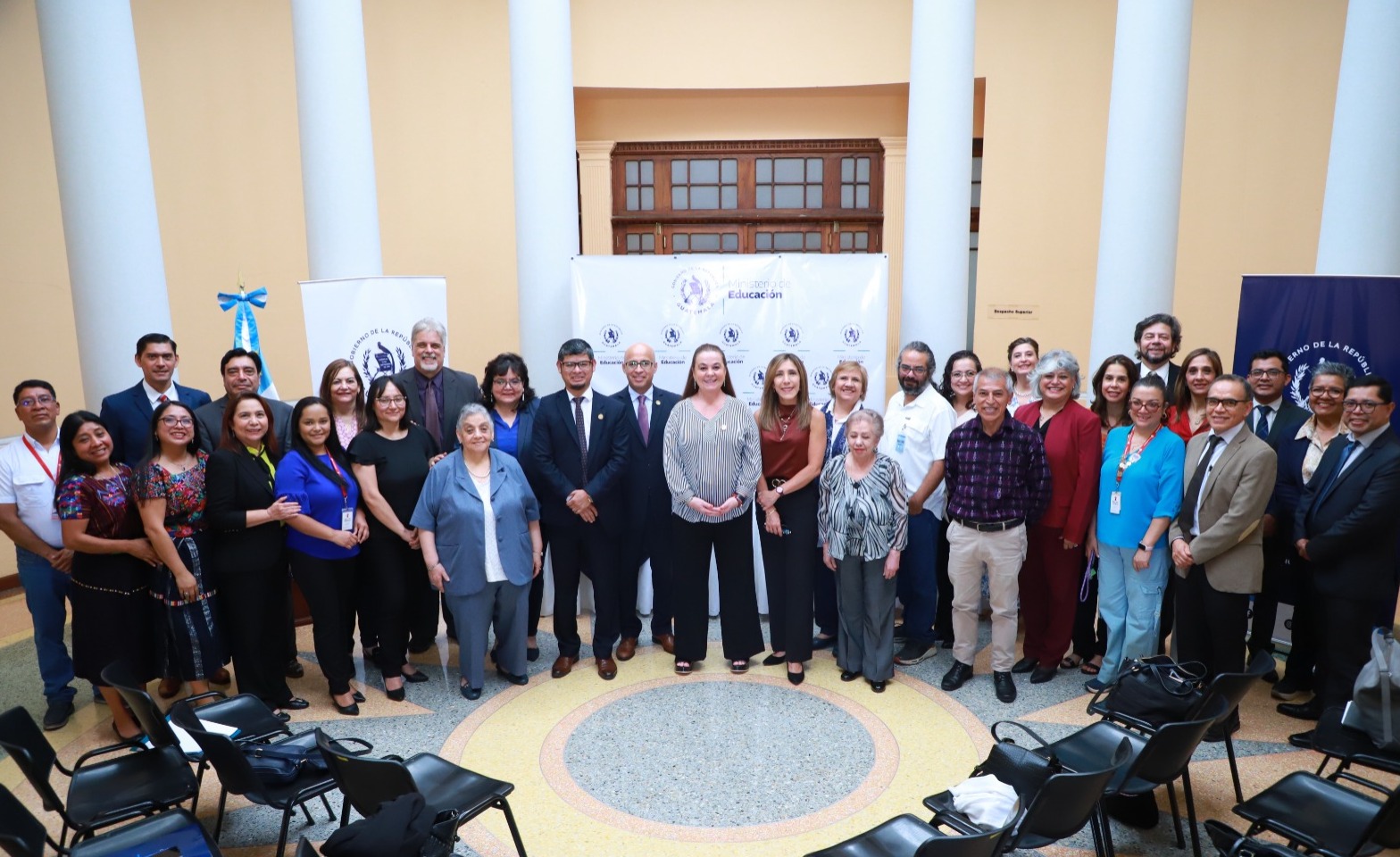 Autoridades del Mineduc firman declaración por una nueva educación extraescolar