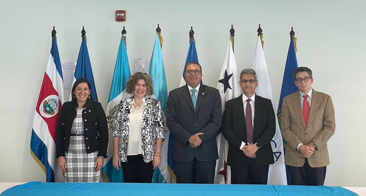 Ministra de Economía participa en Consejo de Ministros de Integración Económica