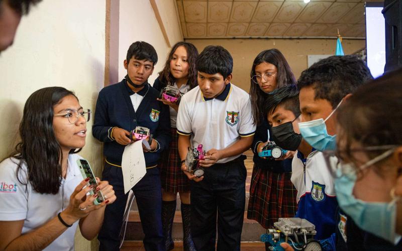 La Senacyt fomenta la participación de las niñas en las TIC