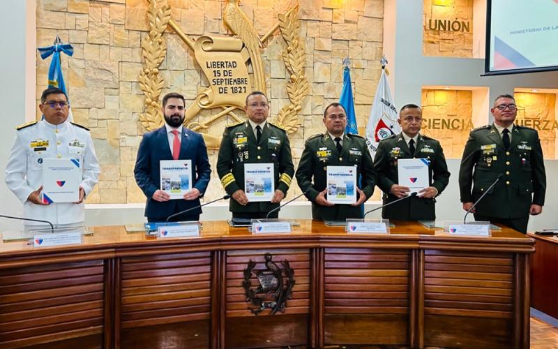 El Mindef presenta la Política de Transparencia del Ejército de Guatemala