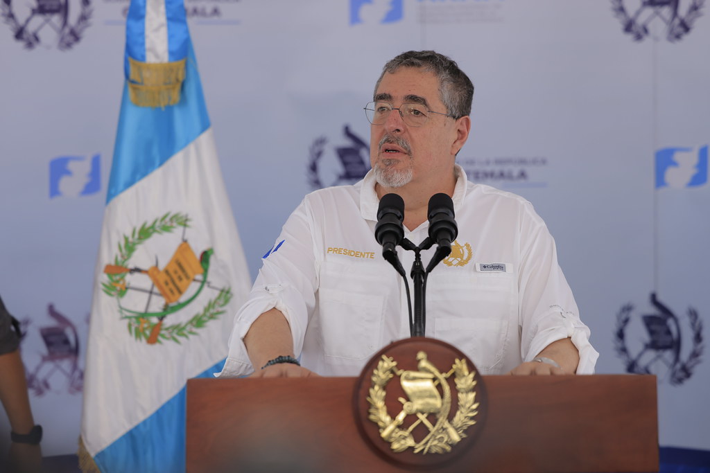 Presidente anuncia que el 25 %&nbsp;de su salario iría a un fondo de educación