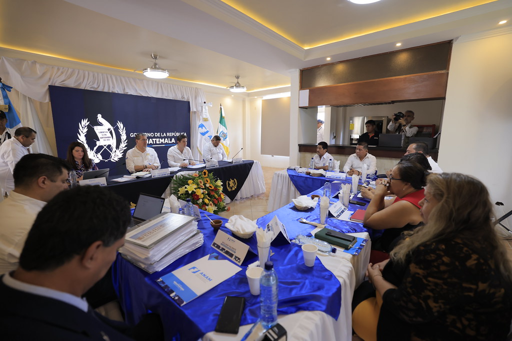 Presidente Bernardo Arévalo se reúne con alcaldes de Retalhuleu