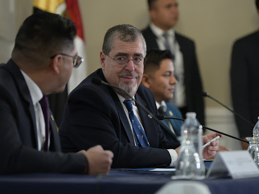 Presidente Arévalo: Sí, este país va a cambiar por ustedes, por la gente joven